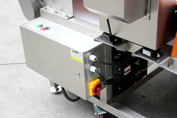 1706585647686469.jpg 016-2600-11030-800-100-380V-右進左出-配穩(wěn)壓器-板鏈式報警停機金檢機2.jpg